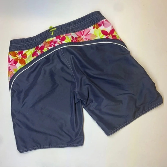 Swim trunks size medium - Picture 11 of 11